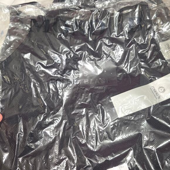 Mono B Think Racerback Black Activewear Tank Medium - Picture 3 of 3